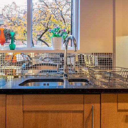Pass The Keys Colourful, Quirky Artist-Owned 3 Bed Next To Cafes Villa Belfast Exteriör bild